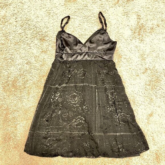 GUESS Floral Overlay Black V-Neck Sleeveless Beaded Dress Juniors Size 9 - Picture 9 of 12